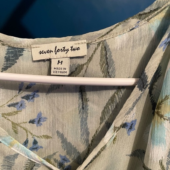 Floral print sleeveless top - Picture 3 of 4